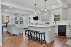 The Forest Hill Getaway With A Gourmet Kitchen